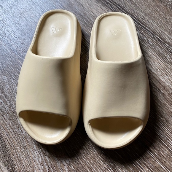 Genuine Kanye West x Adidas Yeezy Slide. Desert Sand.